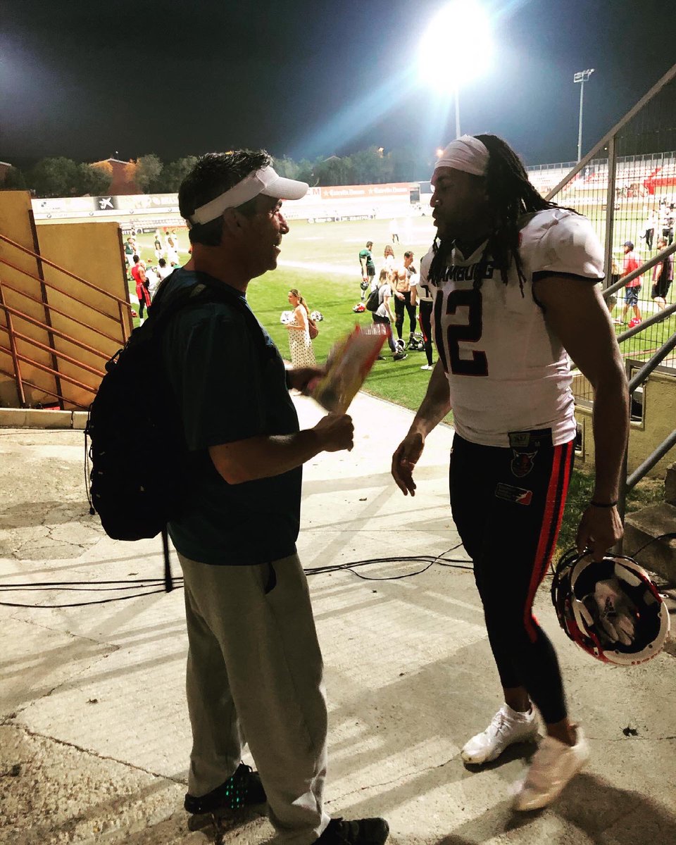 Llitjos1's tweet photo. Nada como reencontrarse con grandes amigos y sobre un excelente jugador y mejor persona!
GRANDE JC!
#Chettos @SeaDevilsHH @elf_official @aztecasudlap  
💪🏼🏈 https://t.co/V5mJQN5Yfe