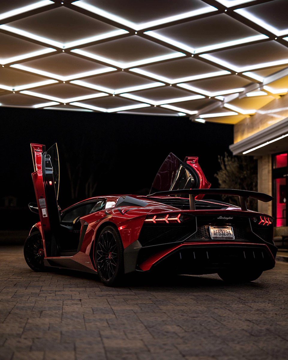 Aventador SV