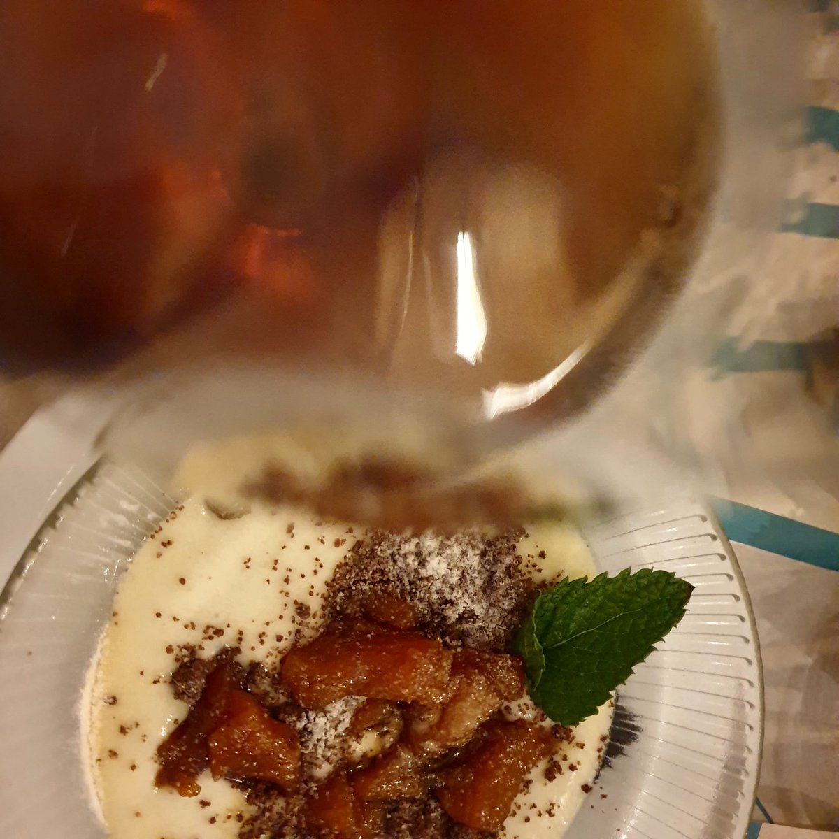 monteromonti's tweet photo. Sopa de #coco y copa de #Urium (#Oloroso). Al borde del mar, en el #Saam de #Chipiona (#Cádiz).
#efectogaditano
#cenasdeverano https://t.co/OojxnphXqx
