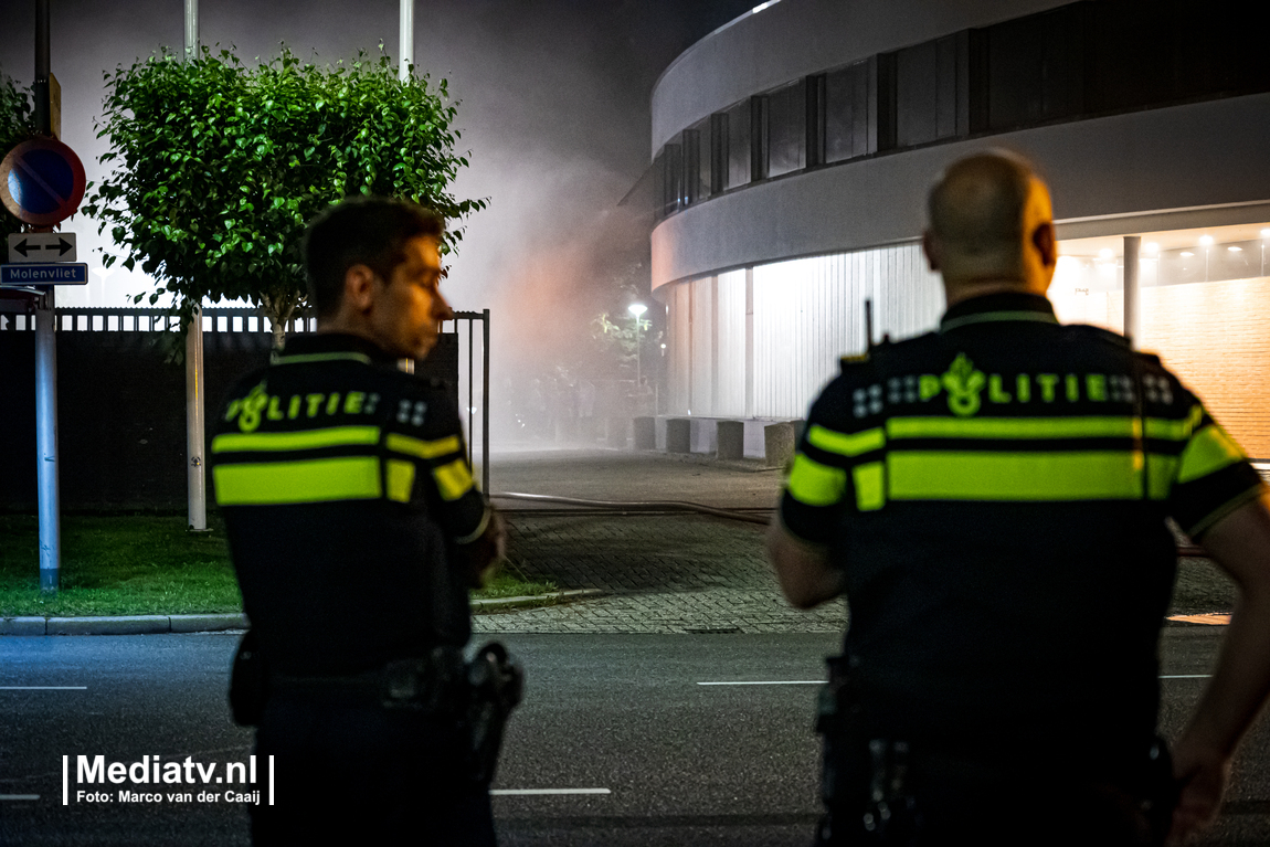 Zaterdagavond heeft er op de Molenvliet in Zwijndrecht een uitslaande brand gewoed bij een installatiebedrijf. ..