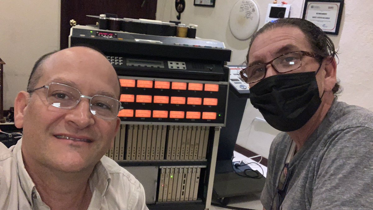 globoballoon's tweet image. Osy y yo súper emocionados con “la Gorda”  #analogrecording #otari #mtr100 ❤️ @prestudios