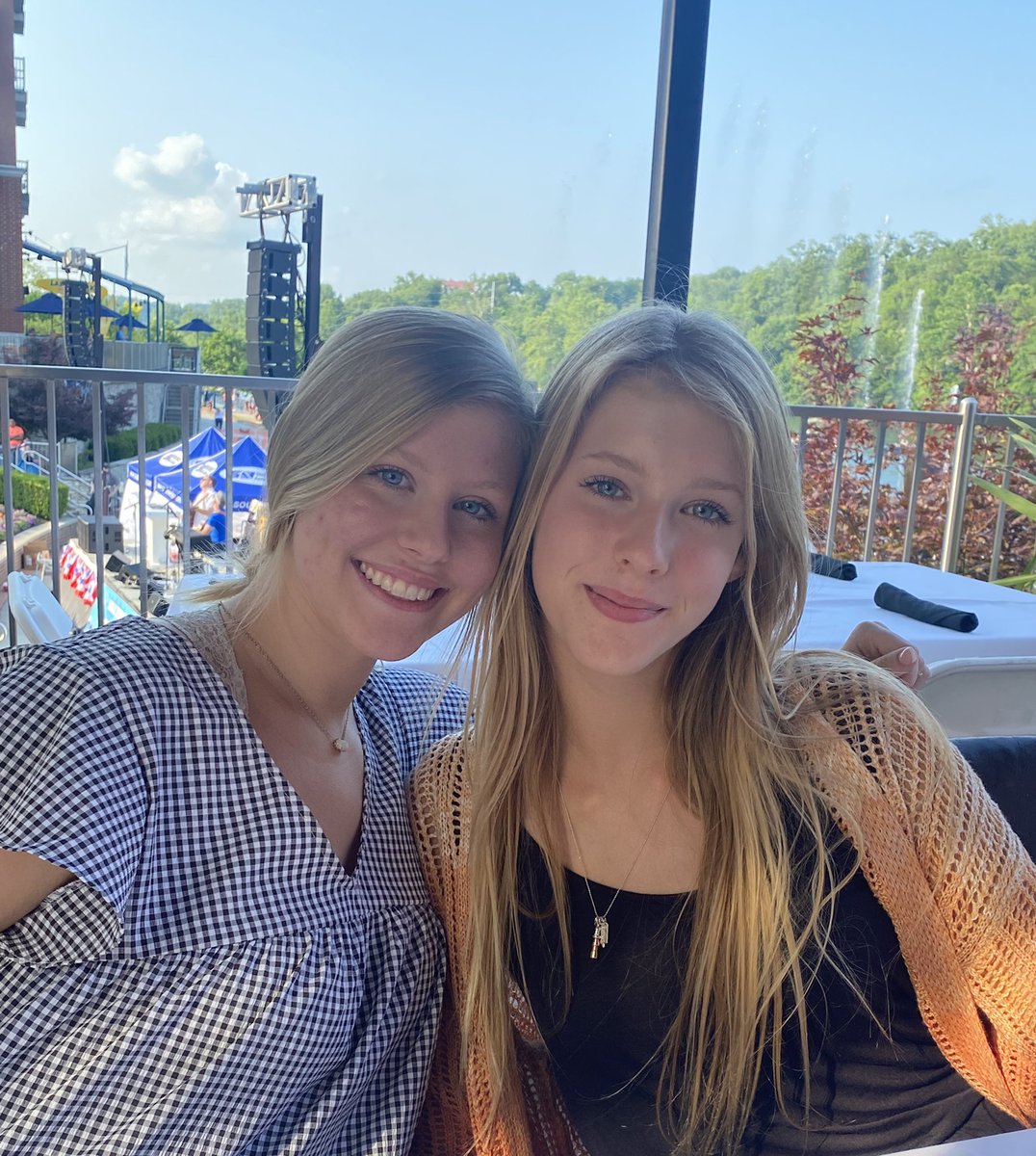 TeresaParson2's tweet photo. Having dinner tonight with these two beautiful ladies.   #NanaProud https://t.co/NVBMKQ03NA