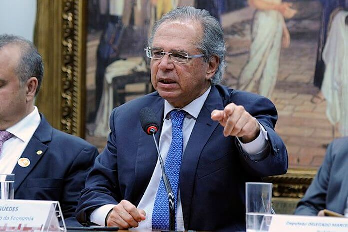 tmdqa's tweet photo. Paulo Guedes quer que artistas paguem 34% de imposto, diz jornalista > https://t.co/ntYWKxUS37 https://t.co/Y9VwLA0b8M