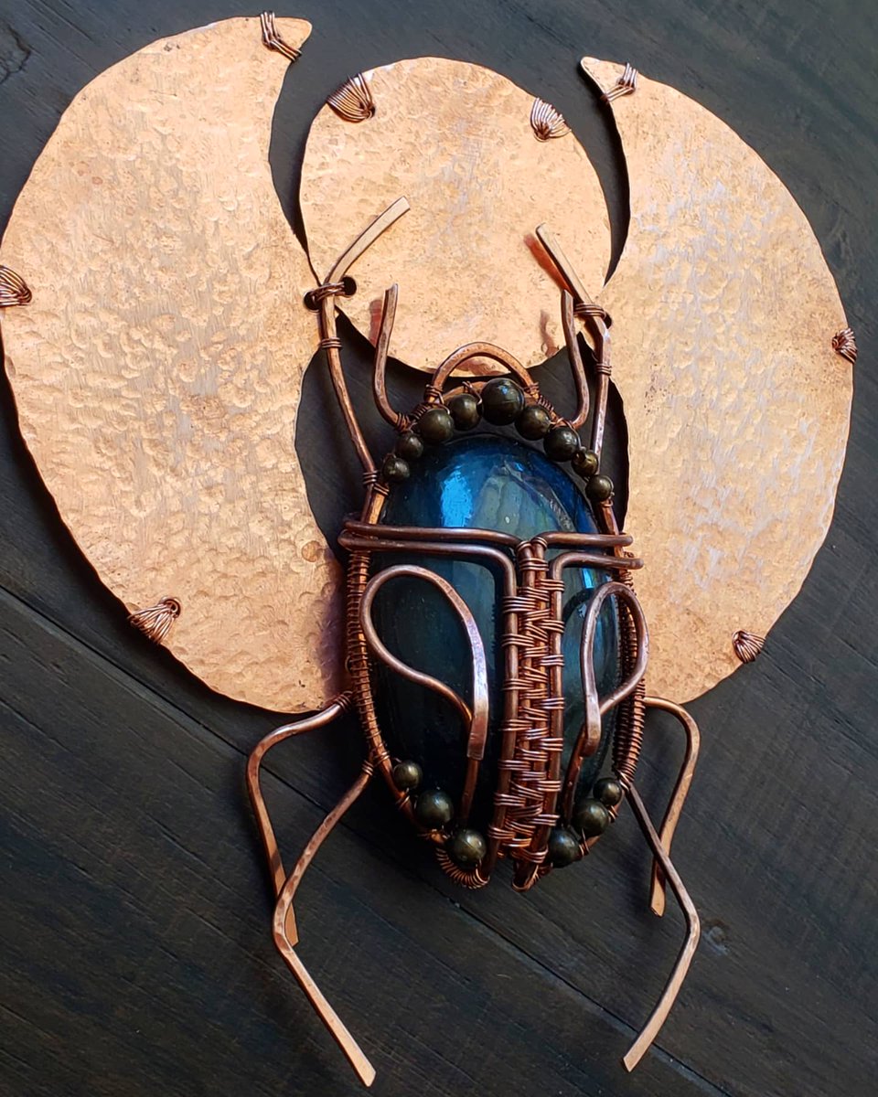 MetalLeafMotif's tweet photo. Egyptian Scarab Beetle
#wirewrappedjewelry #wirewrapping #labradorite #beadedjewelry #wirewrappedbeads #wirewrap #wirewrapbead #wireweaved #wireweavedjewelry #wirependant #wirependants #copper #pendant #jewelry #wirewrapjewelry #wirependant #hamdmade #handmadejewelry #art https://t.co/xgzhT26OF5