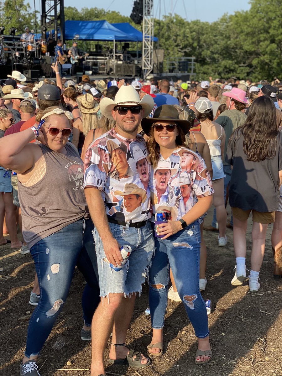 AndrewAnthofer's tweet photo. @JonPardi what's up #bcb2021 https://t.co/QF9kvePrzD