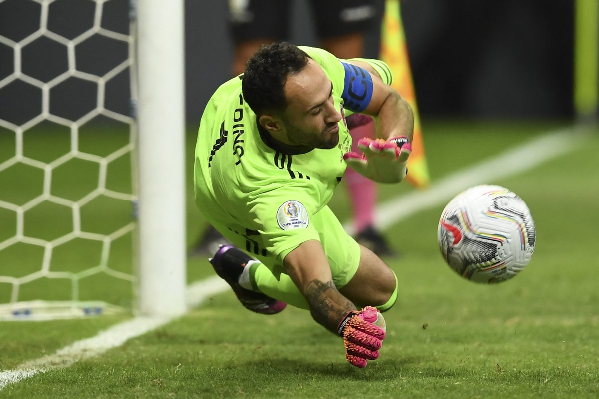 NoticiasCaracol's tweet photo. #LoÚltimo | Colombia eliminó a Uruguay y clasificó a semifinales de la Copa América. 

La tricolor se impuso desde los 12 pasos 4 - 2 https://t.co/3vijSfZiIJ https://t.co/Ie0FDXO4d1