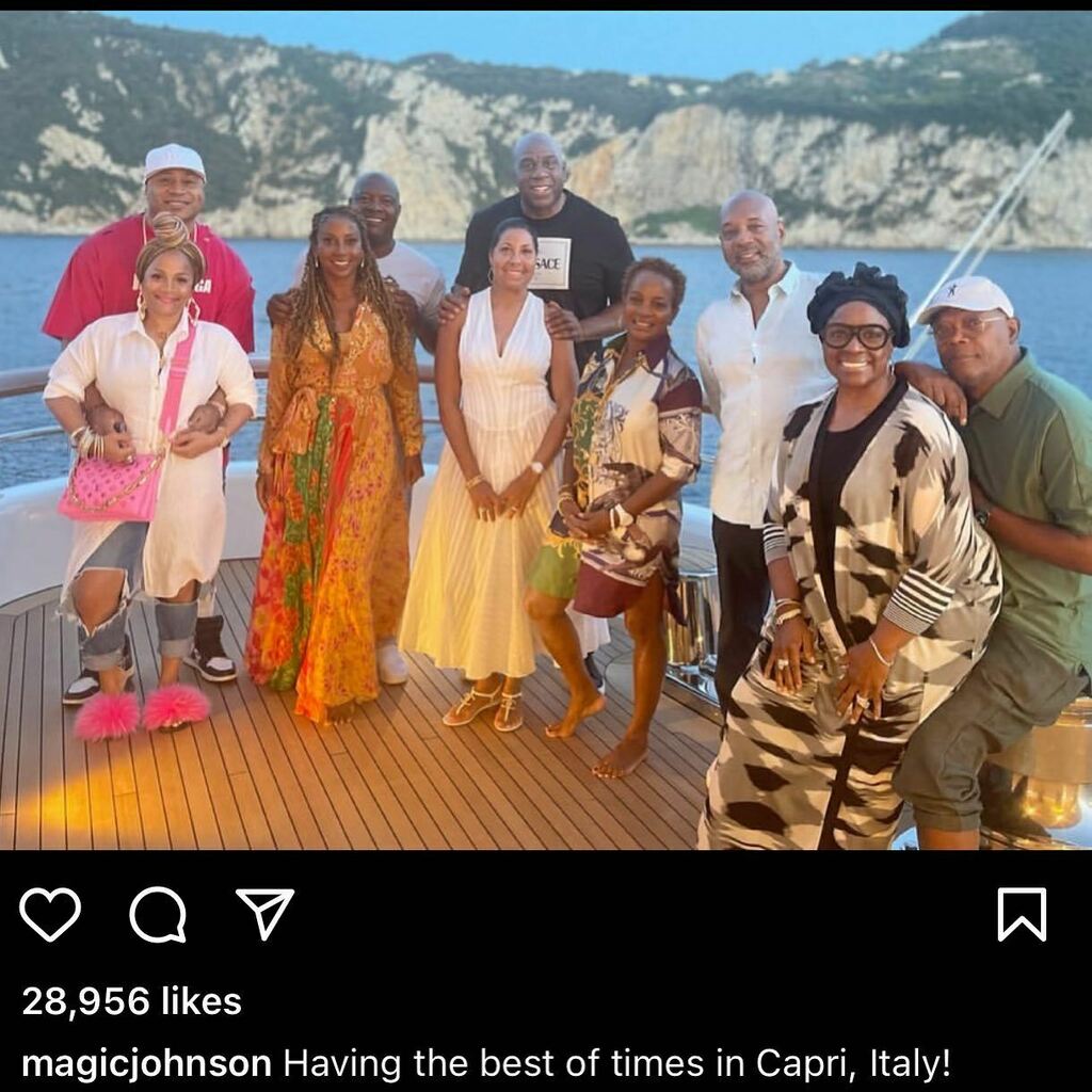 TheYBF's tweet photo. The couples are back on another yacht vacay. It’s giving rich and fabulous and we love to see it! #LLCoolJ #SimoneSmith #HollyRobinsonPeete #RodneyPeete #MagicJohnson #CookieJohnson #VanessaBellCalloway #BoCalloway #LatanyaRichardson #SamuelLJackson https://t.co/MwUNCQKpvO https://t.co/B73XOkQQeu