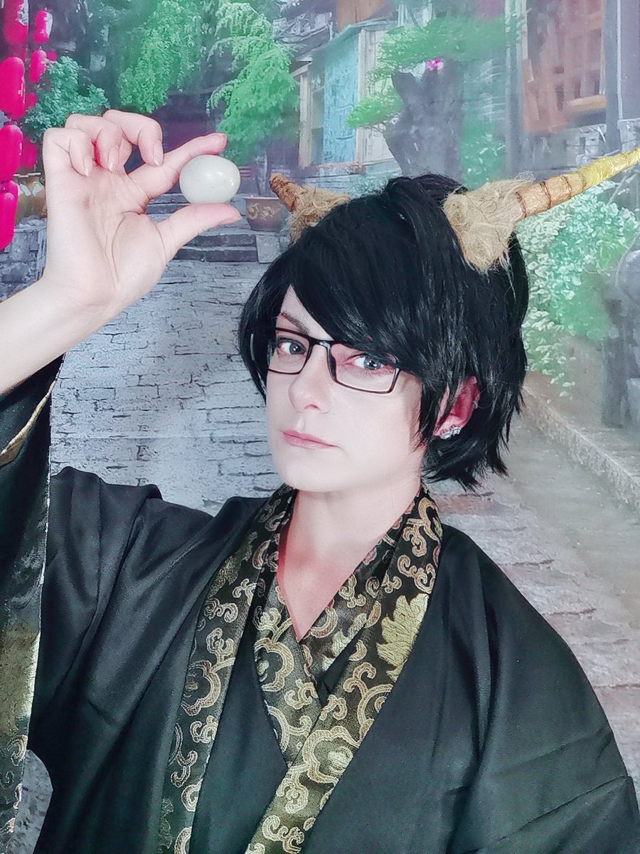 SHSCosplay's tweet photo. This man needs to return to us. And mainly to Morax 😭❤️
Why do I look like a scholar? 😂
#GenshinImpact #ReZhong #kunJun  #Azhdaha  #鍾離 #zhongli #genshin #原神  #若陀龍王 https://t.co/AFg0IthxmG