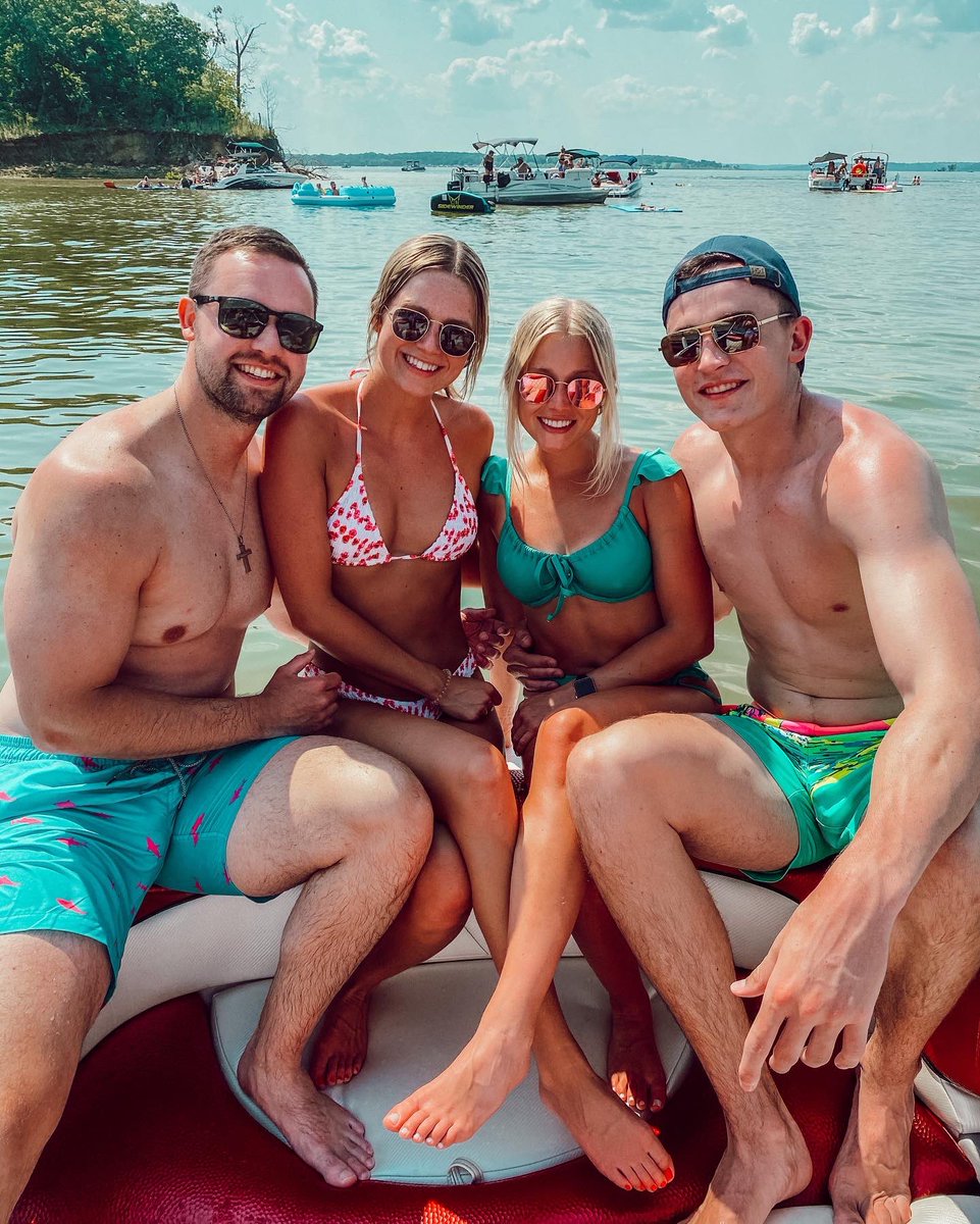 Mitchlightfoot's tweet photo. Little Fourth of July prep! USA 🇺🇸 https://t.co/54DFceTtUg