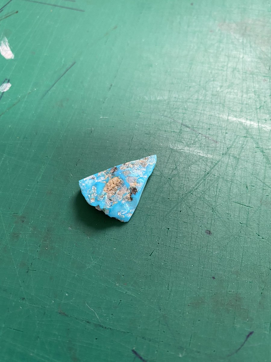 yokozxcv's tweet image. ターコイズをピアスにしたくて、2つに魔法で割って、
ひたすら包丁研ぎ石でとぎました。
小さくて指が痛くて今日はここまで。
なかなか艶が出ないです。#Hyotan磨き隊