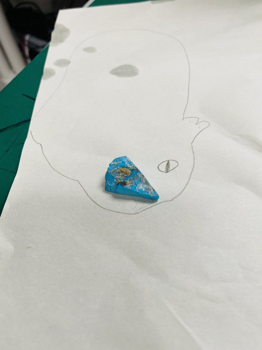 yokozxcv's tweet image. ターコイズをピアスにしたくて、2つに魔法で割って、
ひたすら包丁研ぎ石でとぎました。
小さくて指が痛くて今日はここまで。
なかなか艶が出ないです。#Hyotan磨き隊