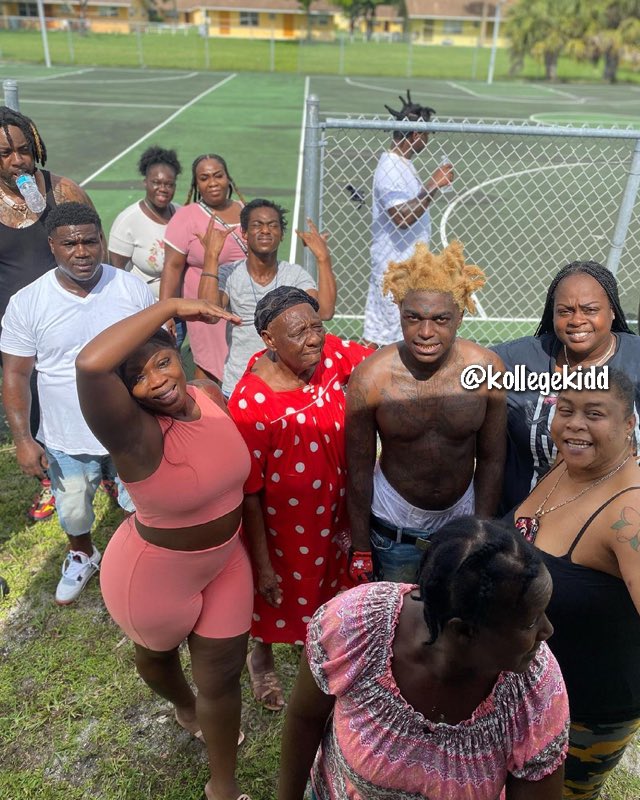 Kodak Black hands out AC units to over 100 families in his old Housing Projects 👏🏾🔥🔥