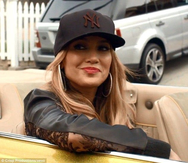 zedxbuff's tweet image. forever the #SameGirl 🖤 so proud of you @JLo ✨✨ #CambiaElPaso