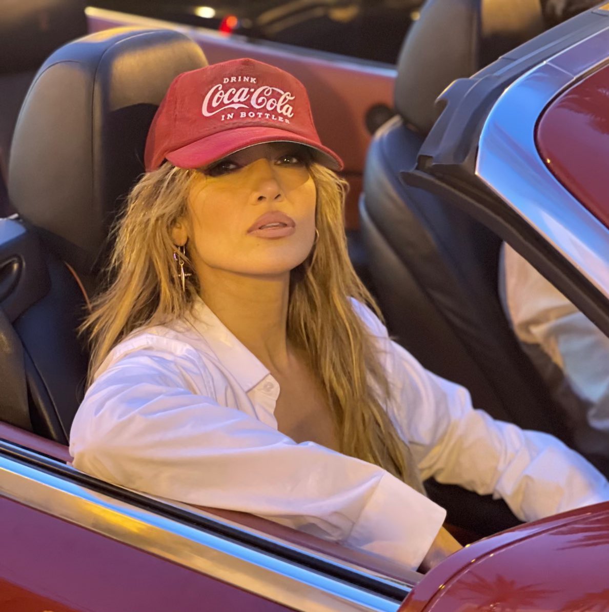 zedxbuff's tweet image. forever the #SameGirl 🖤 so proud of you @JLo ✨✨ #CambiaElPaso