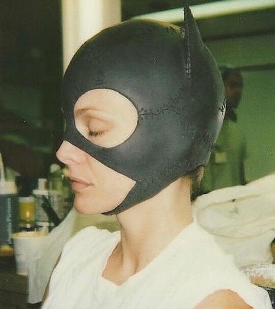 TheCinesthetic's tweet photo. Michelle Pfeiffer, behind the scenes of BATMAN RETURNS. https://t.co/dWIVSzdRGe