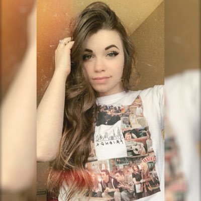 KaylaRayne94's tweet photo. Figured I should update my 2016 profile picture 🥴 #NewProfilePic https://t.co/g6g3rCGVMC