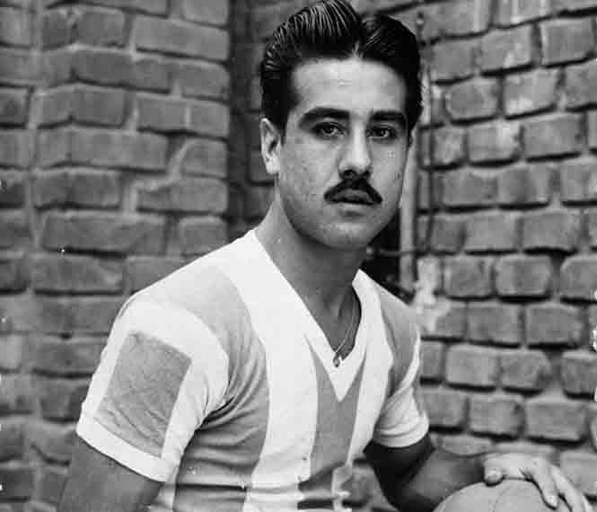 NostalgiaFutbo2's tweet photo. Junto con el brasileño Zizinho, Norberto Méndez es el máximo goleador en la historia de la Copa América con 17 anotaciones.

Tucho jugó para la Selección de Argentina entre 1945 y 1956 donde convirtió 19 goles en 31 partidos.

#NostalgiaFutbol #Fútbol #HistoriadelFutbol https://t.co/n7KSlvO1cD