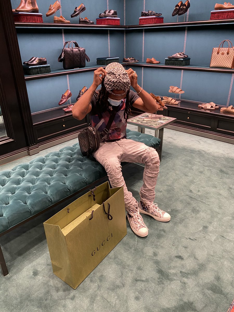 Pay me or I pay no attention!💯💰 https://t.co/NcaPoCputw