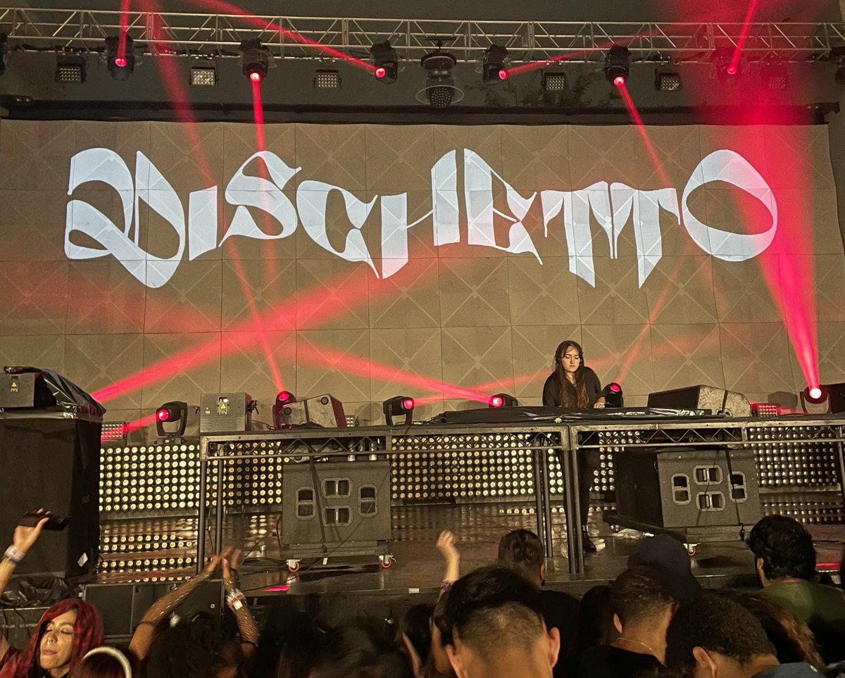 While ⁦<a href="/933WMMR/">93.3 WMMR</a>⁩ is rocking Philly with the Essential 200, my daughter ⁦<a href="/jadejadejade/">dischetto</a>⁩ aka Dischetto was rocking Bklyn ❤️😊