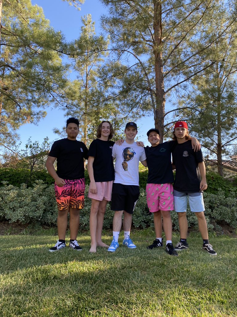 Surprised one of my Mods @_beaurito__ with coming to his birthday party before he has to move to Tennessee 🥳 shoutout to <a href="/lilmoffy_/">lilmoffy</a> for getting it all setup