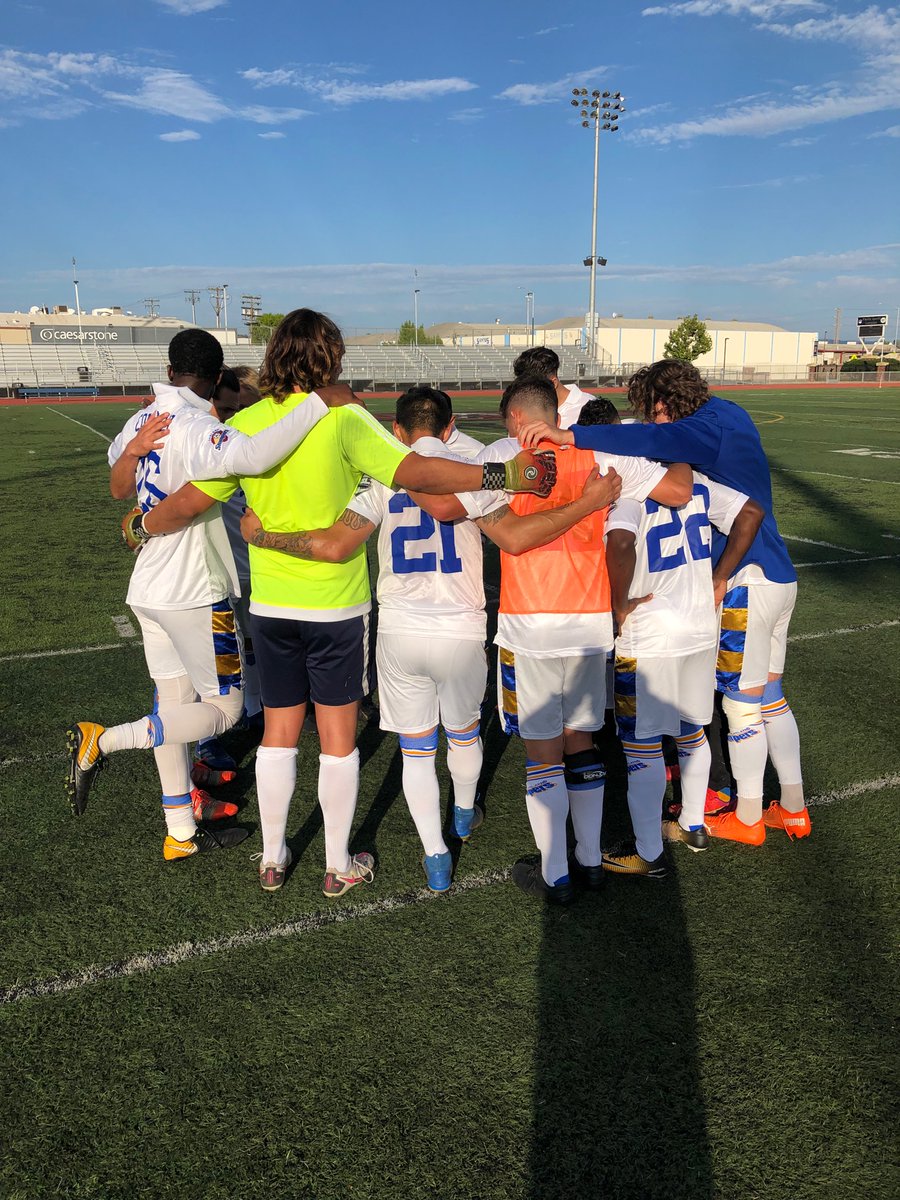 StompersFanClub's tweet photo. Stompers @ San Leandro Kickoff! https://t.co/DZjT76Y2KQ