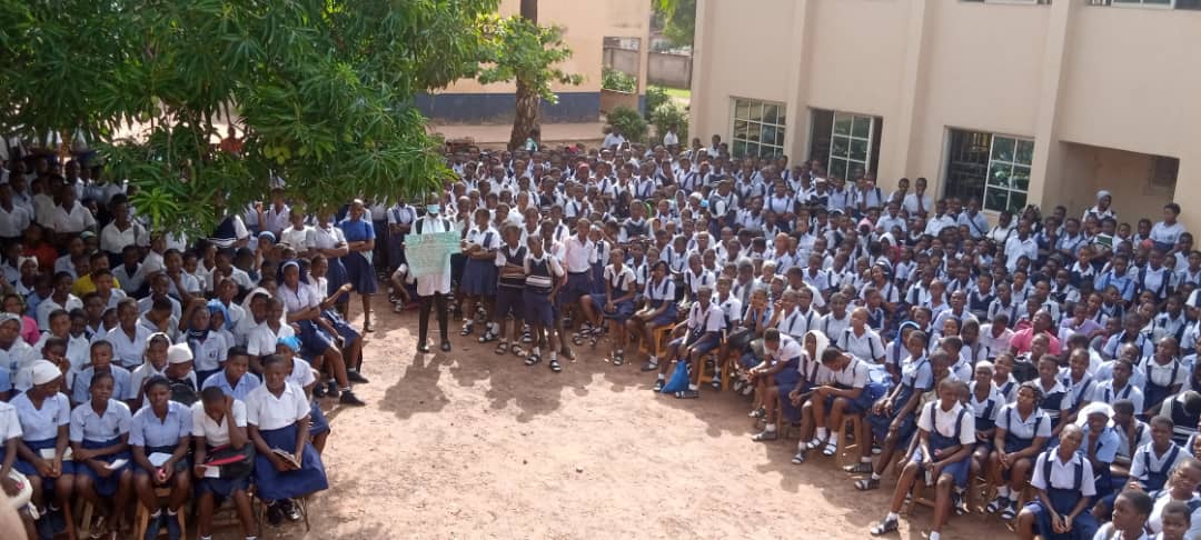 Medlabconvo's tweet photo. Medical Laboratory Science Profession and we are here for the turnout and how eager they were to learn about Medical Laboratory Science.
Led by @ubiwrites and @ChidimmaNjoku_L, you would agree with me that this is a great finish. Pictures don't lie, find them attached🤭#MLSCD https://t.co/lPA2jHQ03Q