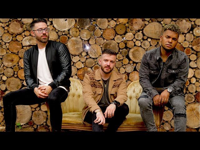 SarahLynneCR's tweet photo. Sunday Sounds: Be Alright by Evan Craft
"There's a name that can silence every fear
There's a love that embraces
The heartache, the pain and the tears
Through my faith and my doubting
I know one thing for sure
His word is unfailing
His promise secure"
#EvanCraft #BeAlright #music https://t.co/FufRj3teKj
