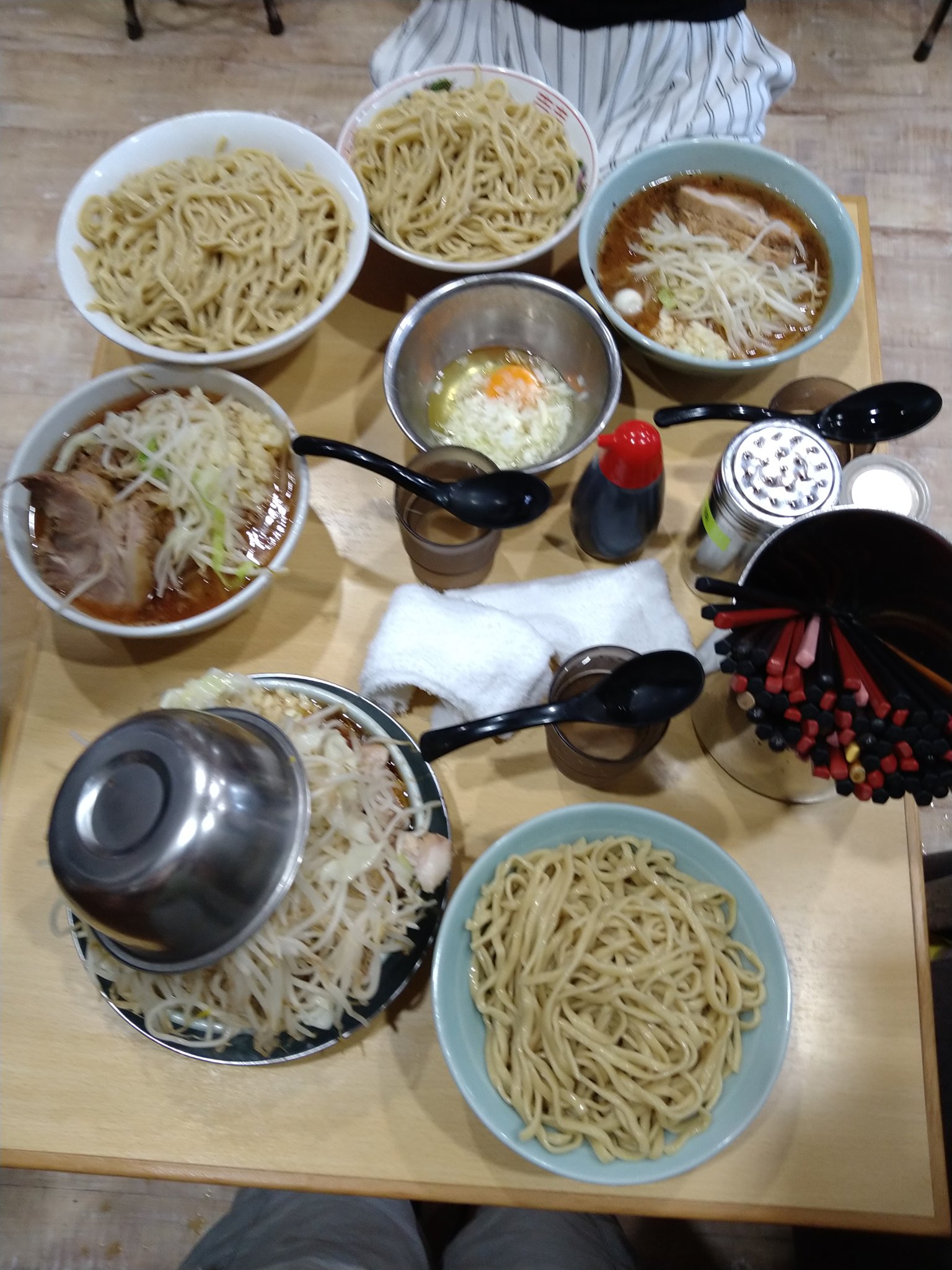 なおちん タンクトップは暫く封印 ラーメン二郎八王子野猿街道店２ 久々にチームひらがな揃っての食前酒会 野猿 締めの角打ちフルコース シークワーサーつけ麺 コールニンニクのみ シーク解禁初日というおまけ付き 一番好きな限定 去年は３０杯以上