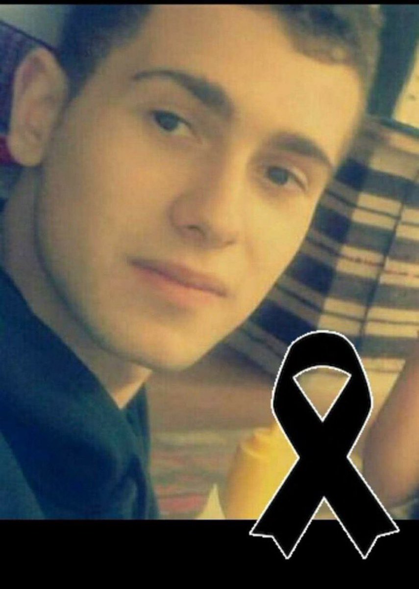 La foto de Samuel. Tenía 24 años y le han matado, asesinado por ser gay. Me resulta difícil de entender que las manifestaciones del orgullo gay 🏳️‍🌈 este año no hayan parado botellones y fiestas. Me hubiera gustado que alcohol y baile hubieran dejado total protagonismo a la lucha.