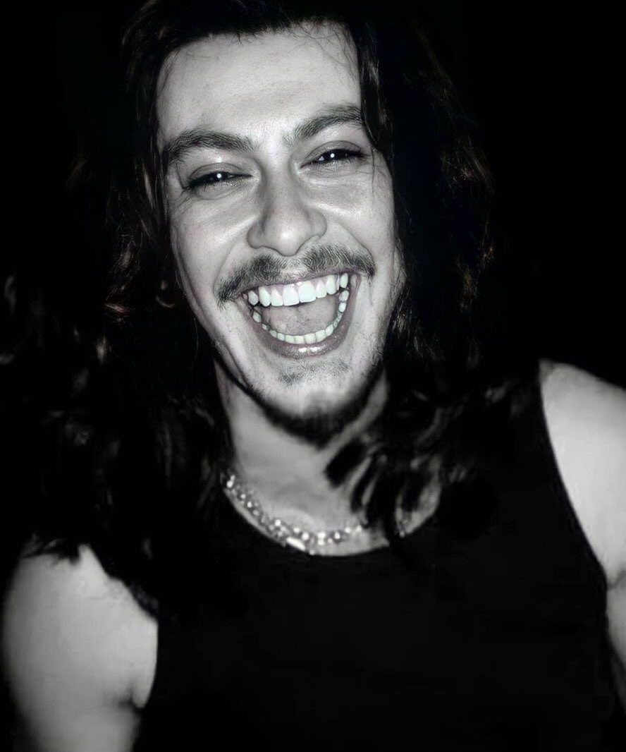 14 yıl önce bugün, Barış Akarsu aramızdan ayrıldı. Bizim için hep 28 yaşında olacak 🖤