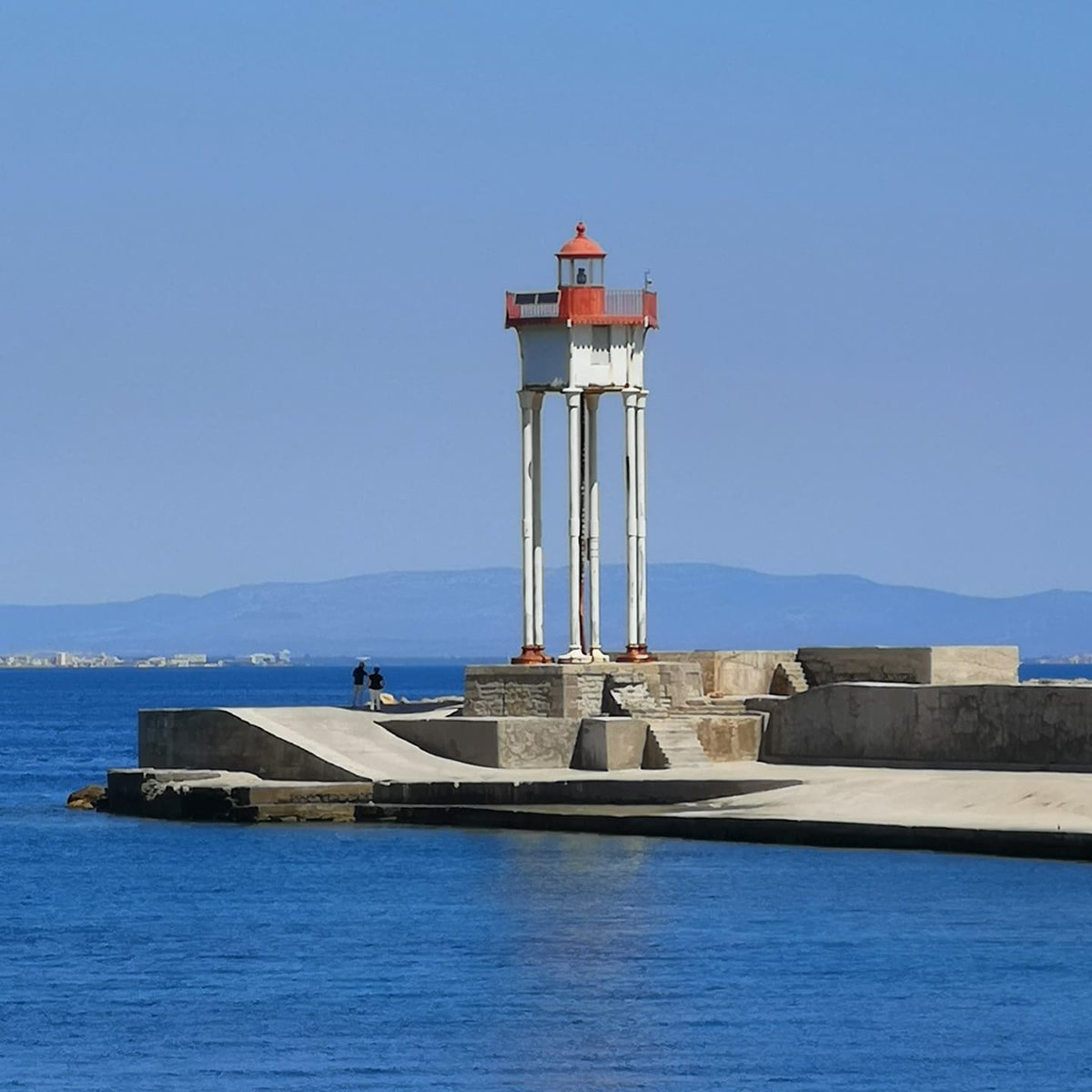 boussemaer_art's tweet photo. Trois magnifiques #phares situés entre #PortVendres et #Banyuls (#PyrénéesOrientales, #Occitanie) observés depuis le #sentierlittoral. Photos : #phare de la Jetée, phare du #CapBear et Redoute du Fanal https://t.co/mrKesalivF