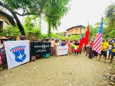 Vinn10301768's tweet photo. Residents of Tarmakhan MyoThit staging a protest calling for immediate end of dictatorship. #July4Coup  #WhatsHappeningInMyanmar  #RecognizeNUG  https://t.co/jDwJ7DdEWR