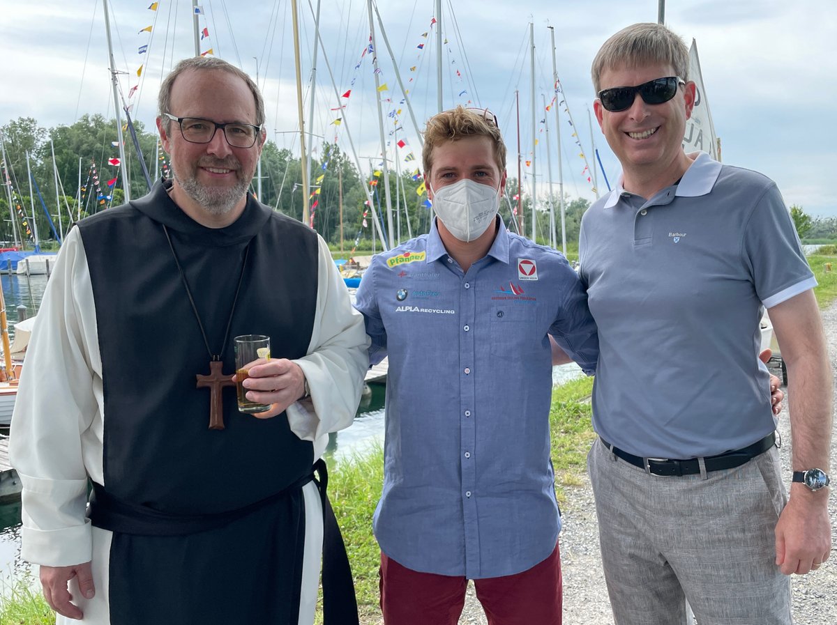 CollegBernardi's tweet photo. Tokio 2021! Altmehrerauer Ben Bildstein &amp; sein Segelpartner David Hussl wurden bei einer „Olympia-Feier“ verabschiedet. Alles Gute, viel Spaß &amp; viel Erfolg bei den Olympischen Spielen! SEE YOU! #collegiumbernardi #mehrerau #wirsindmehrerau #segelakademie #vlsv #ycb #tokio2021 https://t.co/mGSmJlTwFm