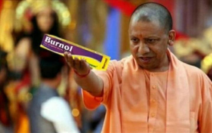prithwishdas's tweet photo. @romandsouza @NSaina @myogiadityanath Ye lo apna saman. Laga lena piche. https://t.co/v1S0Vn30K4