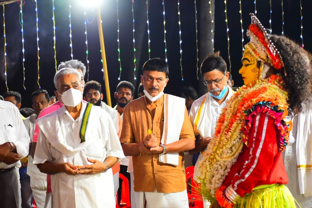 Sudarshanshty's tweet photo. Vice President noted that while it is important to preserve one’s own language and tradition, it is equally important to respect the language and culture of others.
@MVenkaiahNaidu @URajeshNaik 

#TuluTo8thSchedule https://t.co/PJ5uggeFTl