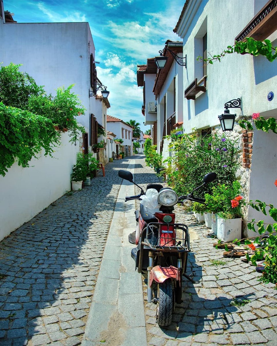 Güne pozitif bir görselle başlayalım 😍
📍Sığacık sokakları