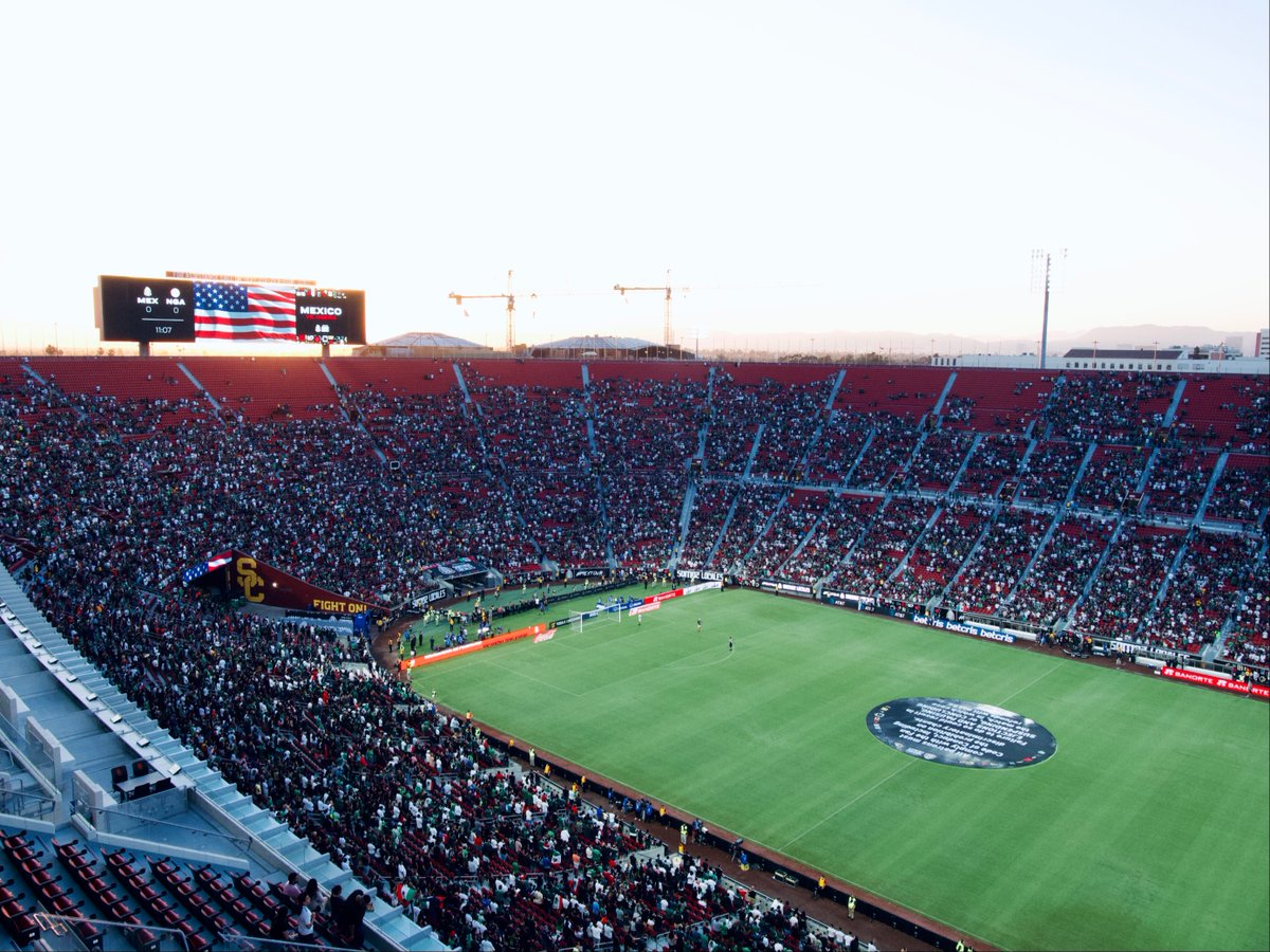 XciteInt's tweet image. Did you make it on the Video Board @lacoliseum during the #Mextour Filter Fan Cam tonight? 
#VideoBoard 📺
#Filters ⚽️😄
#FanEngagement 👉