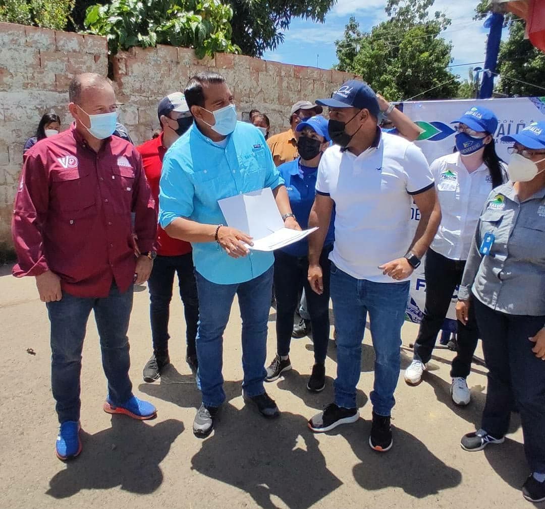 AliCprimera's tweet photo. Trasladamos las 2Plantas Móviles de Llenado @gasfalcaoficial al Corredor La Cañada - Zumurucuare en Coro para la Jornada Social organizada por @GobVictorClark Distribuimos más de 2.200 cilindros y superamos las 500mil familias atendidas en los primeros 6meses del año en #Falcon https://t.co/612yZ2tTYs