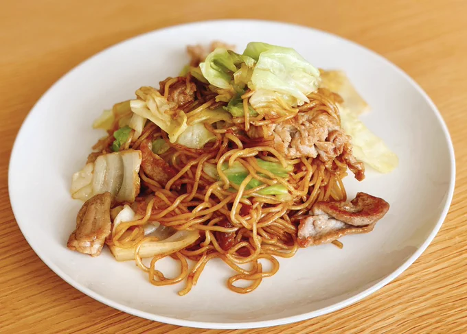 今日の昼は焼きそばよ 