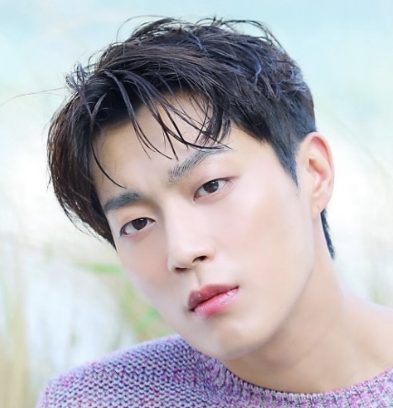 DUJUN_THAILAND's tweet photo. HAPPY DUJUN DAY 
วันเกิดดูจุนปีนี้อายุครบ 33 ปีแล้วค่ะ โตไวจังเลย 🥰🥰🥰
ขอให้มีผลงานเยอะๆให้พวกเราชาวไลท์ได้ติดตามกันไปตลอดนะ #ดูจุน 
#HappyDuJunDay #해피두준데이 #하이라이트 #Highlight #윤두준 #YOONDUJUN https://t.co/PPICPvJ7EO