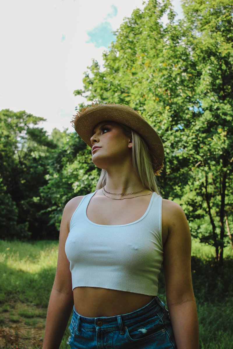 immirandashae's tweet photo. Hi!! I’m Miranda Shaé and I am a photographer based in southern, West Virginia!! Message me for rates and booking! 🤍 https://t.co/2YSDQPmTBq