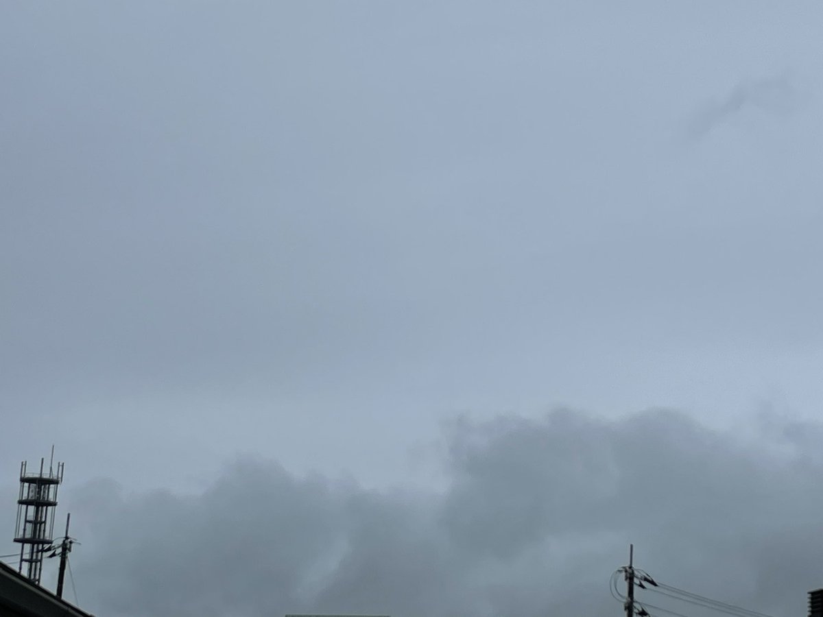 slowslowfood's tweet photo. 今日の天空劇場
西に仔象の行進🐘
山が見えるようになった
雨は上がってる
自分がどんなところにいるのか
噂ではなく
ファクトから知る
#ハザードマップ
https://t.co/wyGVXSmReJ
空にはファクト
#さっきの空
#イマソラ
#観天望気
#ご安全に😷💉🙏
#ThinkScientifically https://t.co/PIm1032v1c