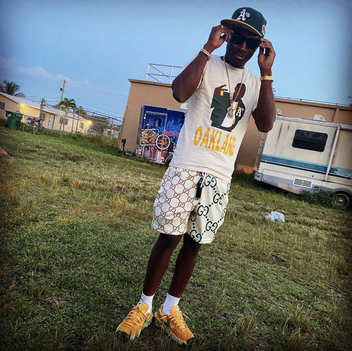 ChosenMiami's tweet photo. @fresh_bruce &amp; @HustlaSamm In Our Unreleased Oakland Man Tee !! Your Wish Is Our Command We Will Be Adding It To Our Website Soon!💫 https://t.co/jMqo8Qj5Lw