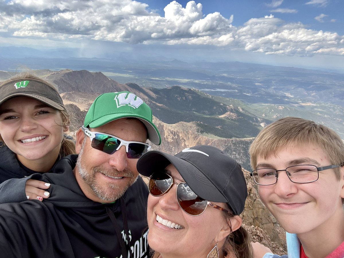 cmhuneycutt's tweet photo. 14,115 feet! #GotOxygen #Colorado https://t.co/LRHE0QoLT4