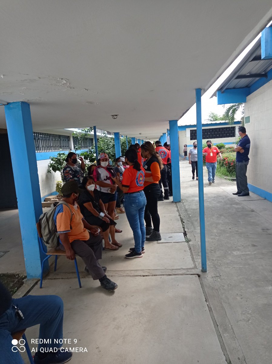 ElProteccion's tweet photo. Protección Civil El Oro ( Santa Rosa) junto con el MSP , seguimos colaborando hoy sábado 3  de julio en  la toma de signos vitales, en una jornada más de vacunación 9/100 contra el Covid-19 en el Colegio Zoila Ugarte de Landivar 
#proteccioncivilecuador 
#YoSoyVoluntario https://t.co/6orSpHPZj3