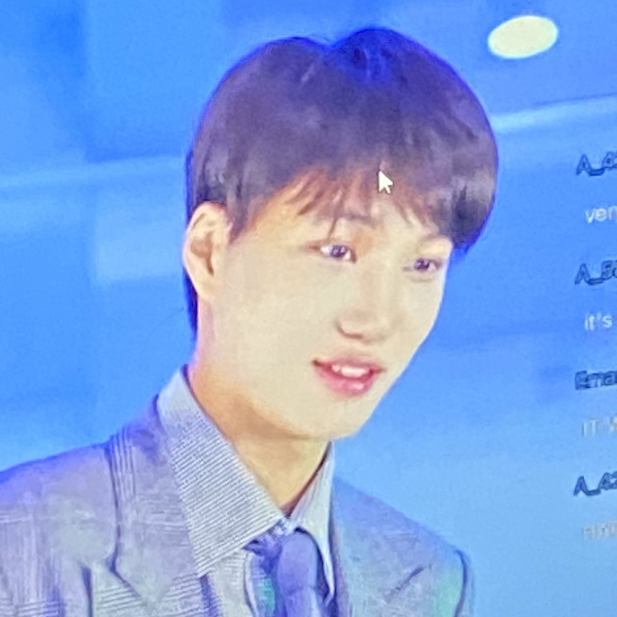 zkdlindaily's tweet photo. HELLO??? THE SUIT https://t.co/G4xz2X4ZNa