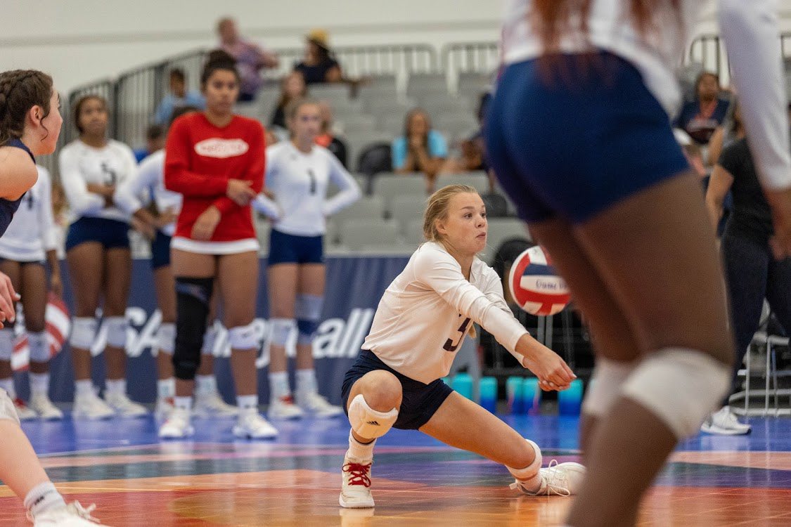 KelmSienna's tweet photo. SO PROUD of my team who has overcame so many obstacles and injuries to get to the podium at nationals!! My team and I got 3rd in the USA division last weekend in Las Vegas!!🥉 #bustedlip #anklesprain #foundnemo #15elite @houstonjuniors  @brenham_vball @PrepDigTX @PrepVolleyball https://t.co/a8ei1lB7CA