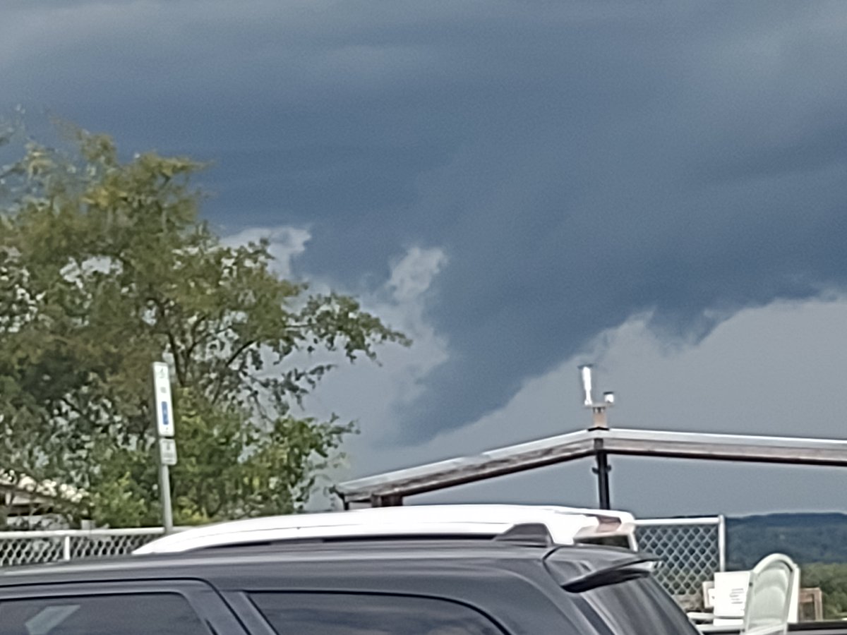 jesse_hammack's tweet photo. @NWSElPaso @TxStormChasers Does this look like a funnel? https://t.co/MxViZQhwAp