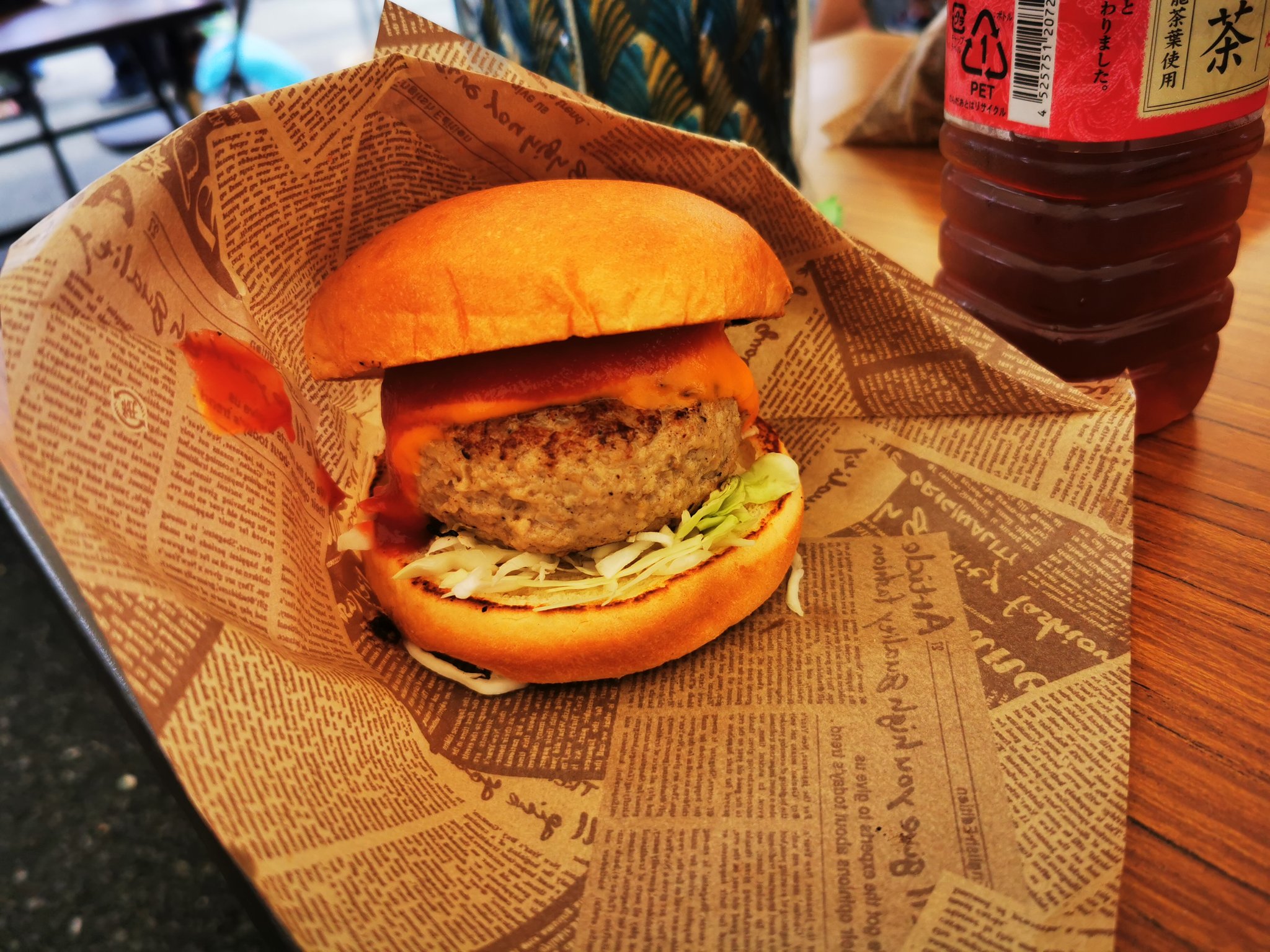 カタリストれいな お昼ご飯は牛タンバーガーを頂きました お声かけも頂いてすごく嬉しいです キャンピングカー ハンバーガー 大阪 モーターキャンプエキスポ T Co Vplmocbp26 Twitter
