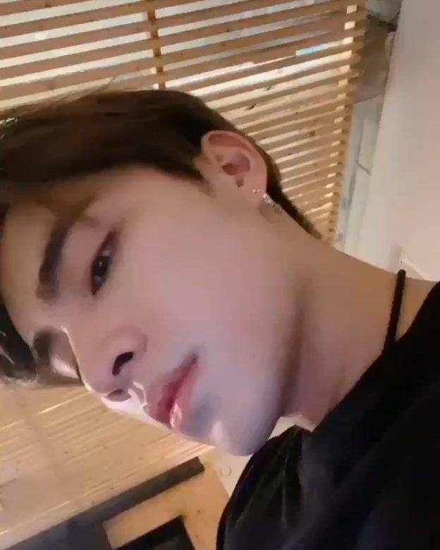 xiaoju_u's tweet photo. Remembering the days when I was a lonely kuanggong on Instagram and didn't have anyone to scream about him with. We've come a long way from seeing posts from Twitter screenshotted to insta to literally creating posts on Twitter that will be screenshotted to insta. https://t.co/jGG9LWdKJr
